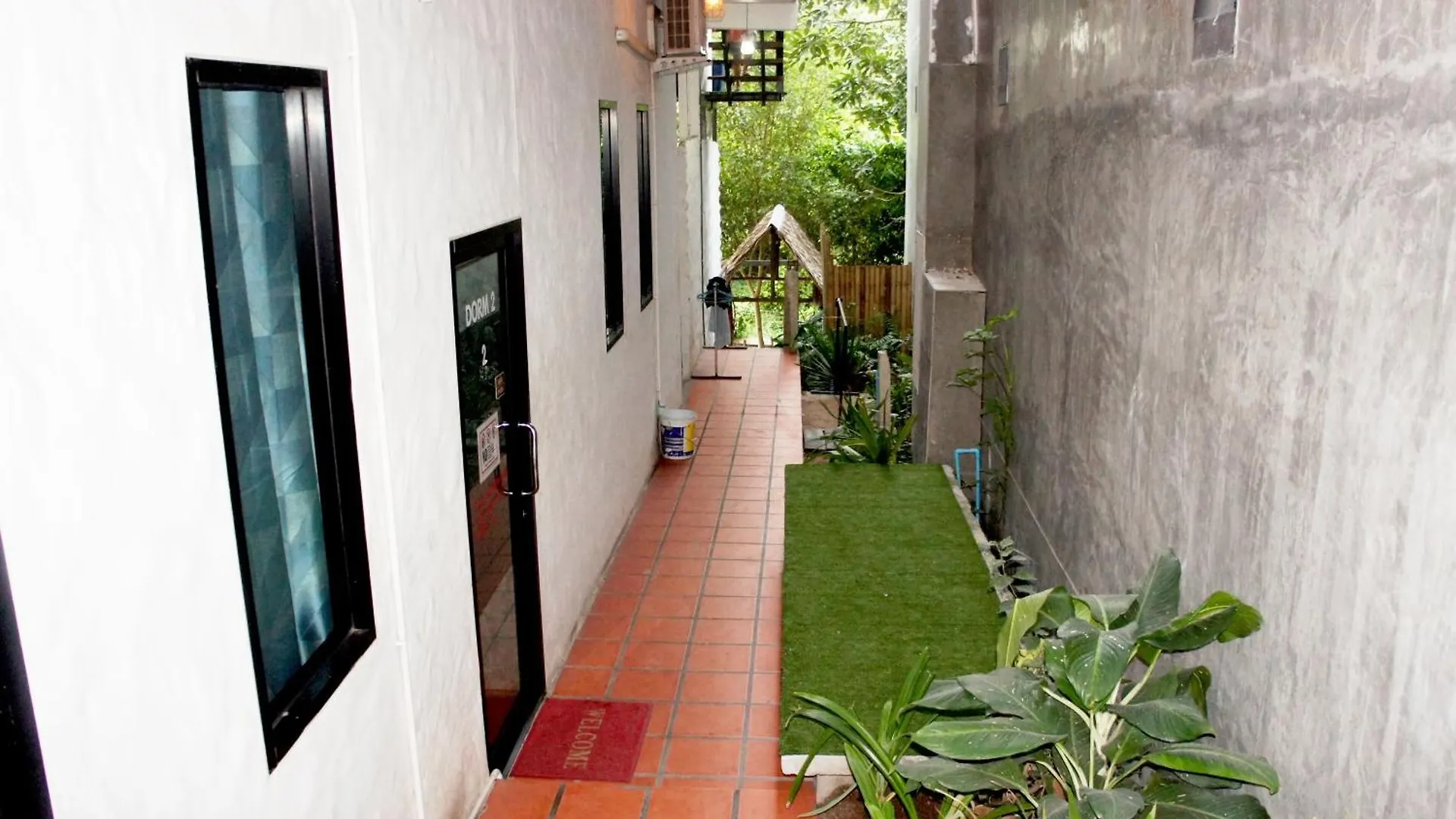 White Jail At Koh Tao Hostel