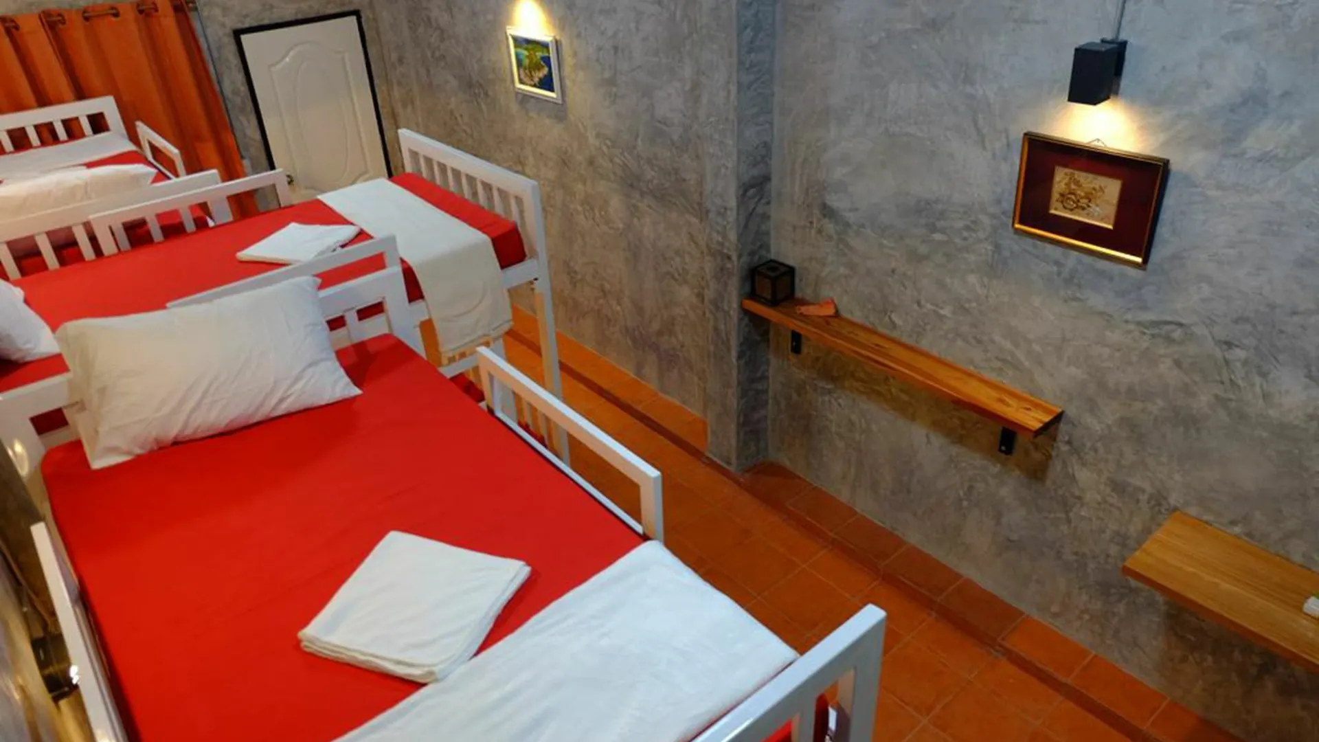 White Jail At Koh Tao Hostel