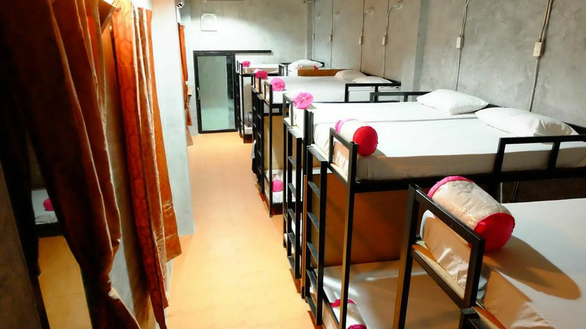 White Jail At Koh Tao Hostel タイ王国