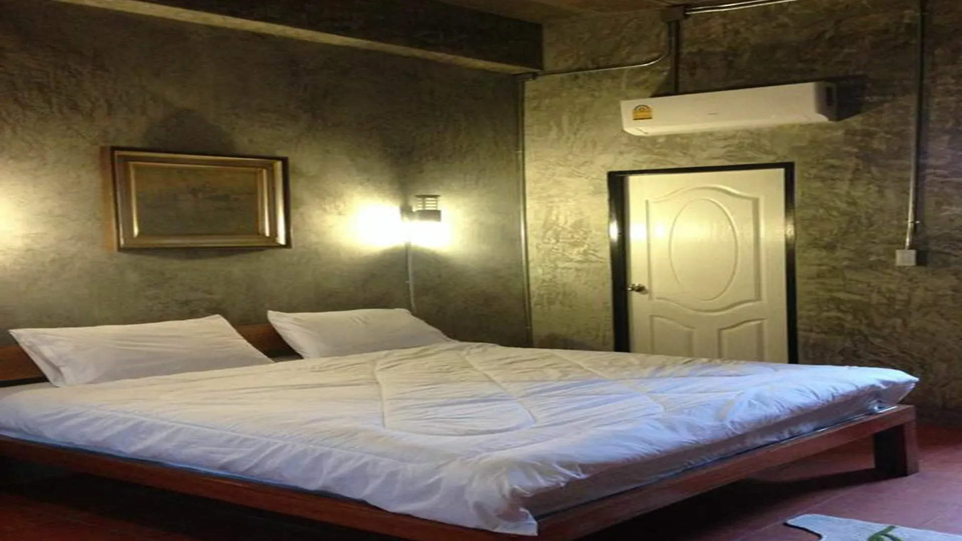 White Jail At Koh Tao Hostel