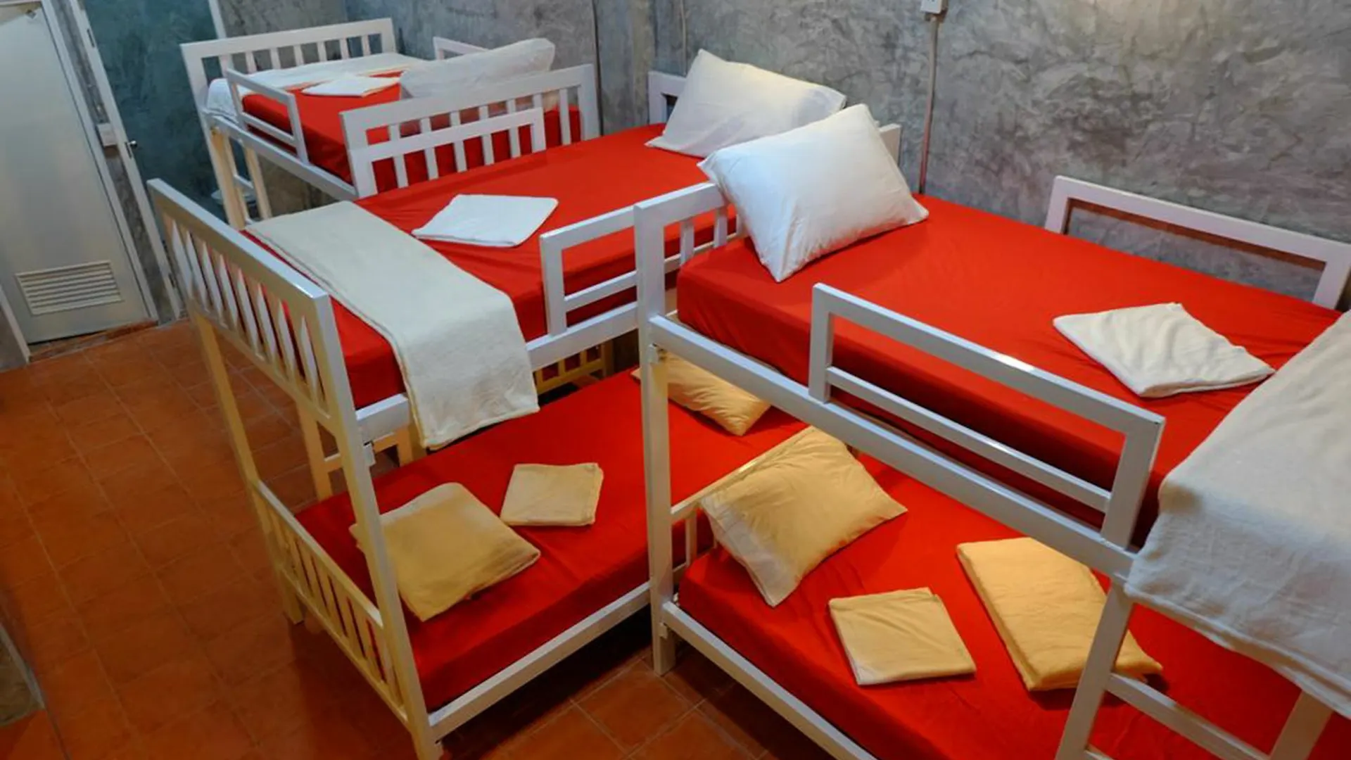 White Jail At Koh Tao Hostel
