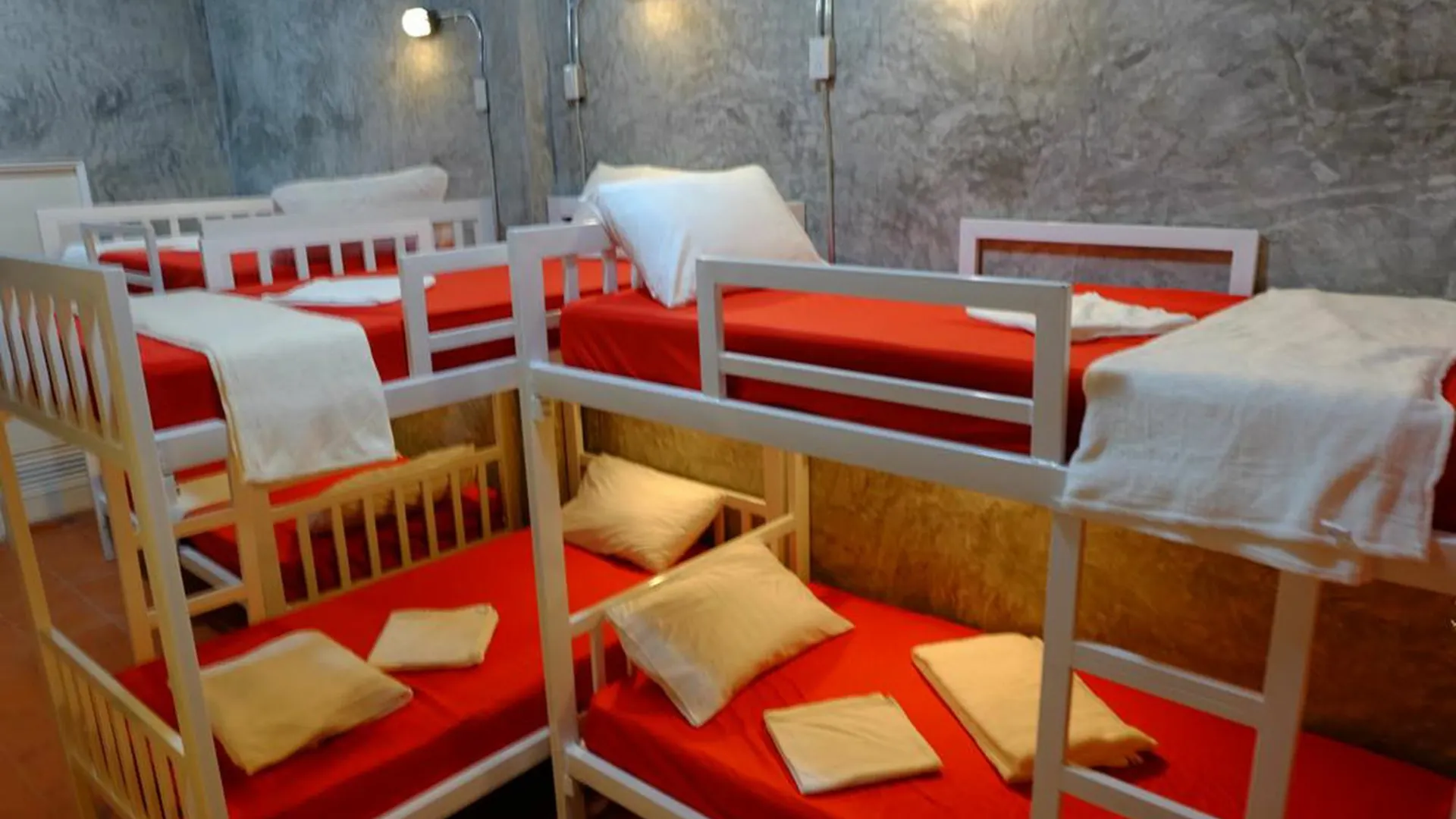 White Jail At Koh Tao Hostel