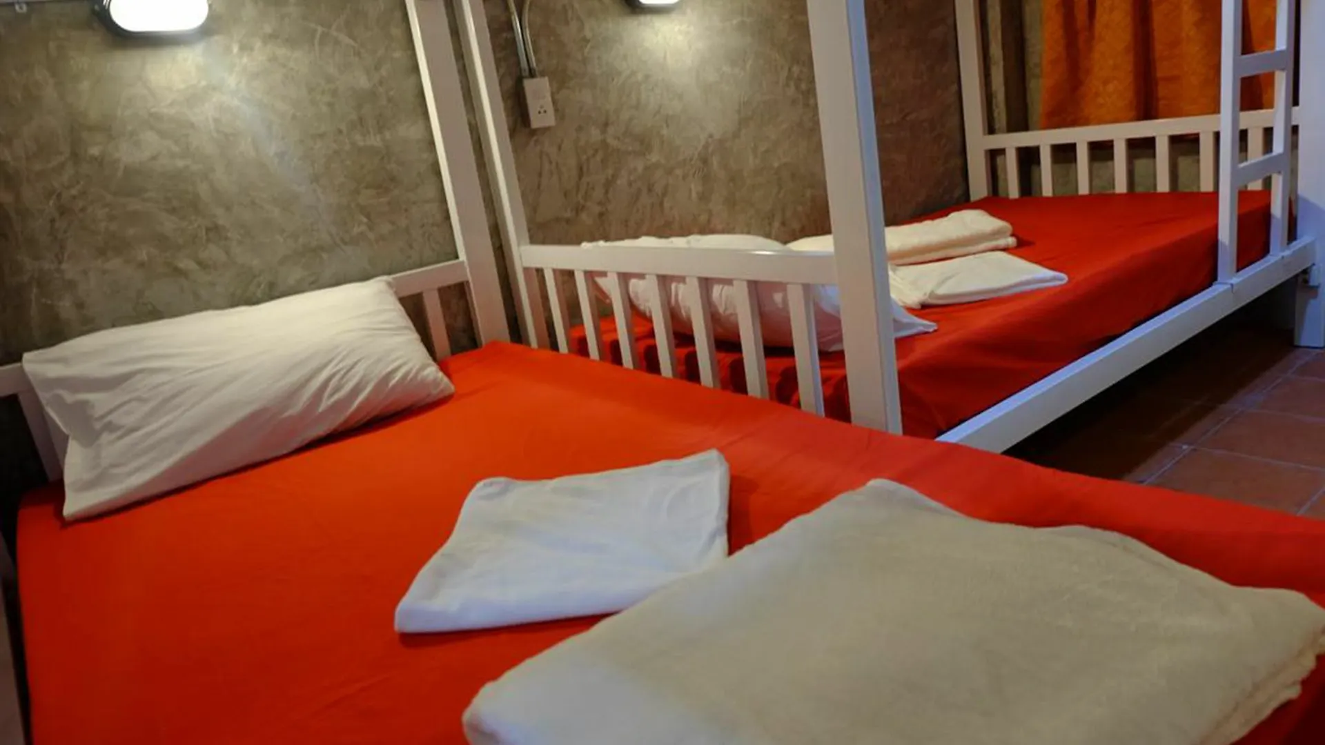 White Jail At Koh Tao Hostel